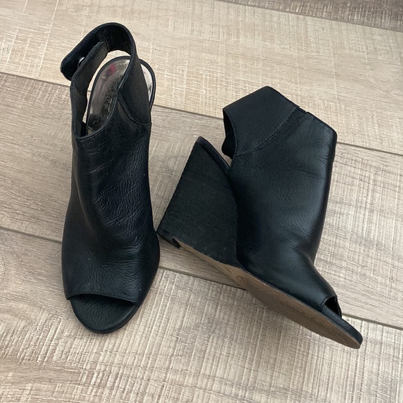 Black sandals - Picture 2 of 5